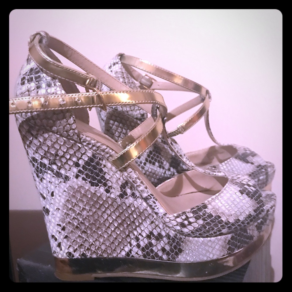 INC wedges in very good condition